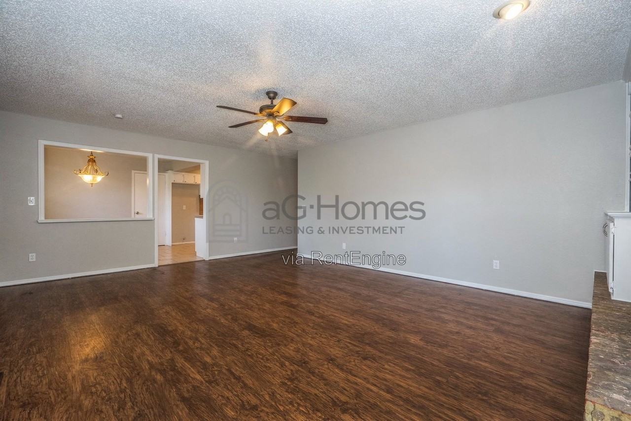 809 Kelly Park Rd - Photo 7 of 26