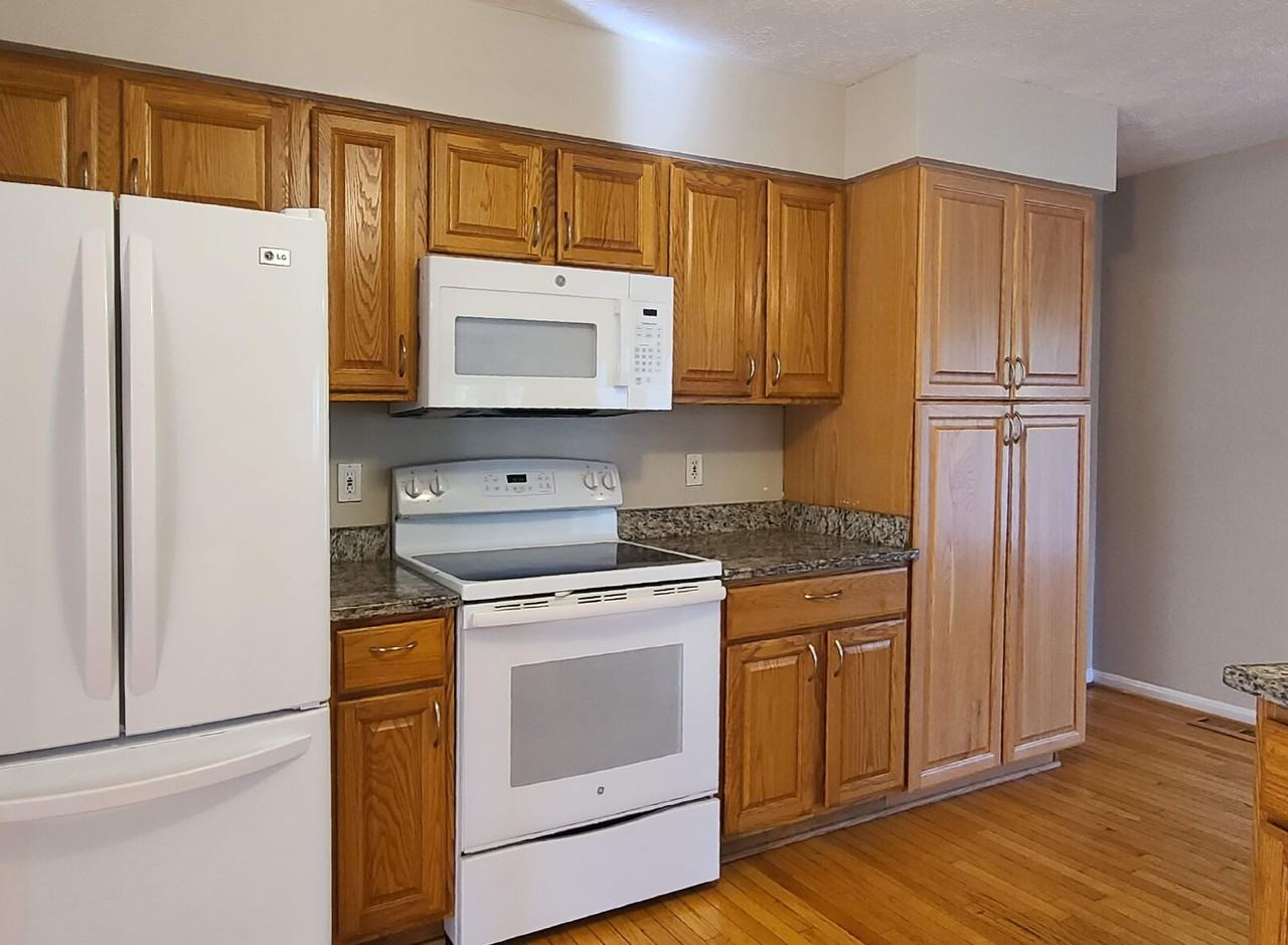 10 Lockwood Dr - Photo 6 of 40