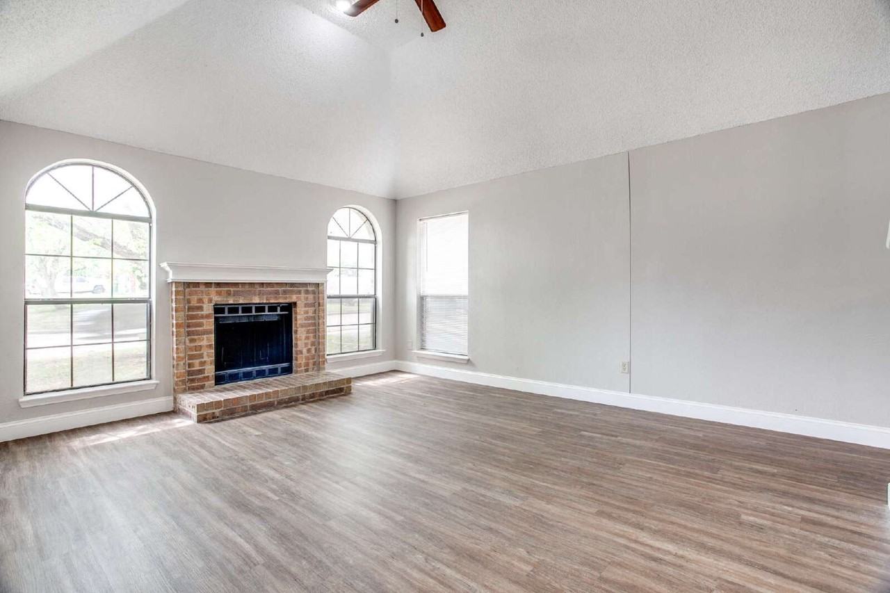 801 Meadowdale Rd - Photo 3 of 26