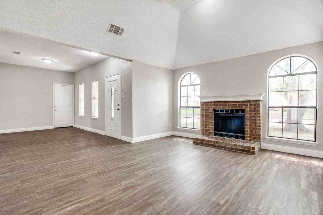 801 Meadowdale Rd - Photo 4 of 26