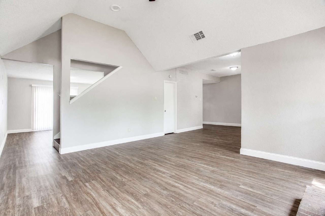 801 Meadowdale Rd - Photo 5 of 26