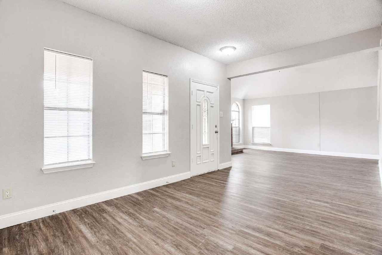 801 Meadowdale Rd - Photo 6 of 26