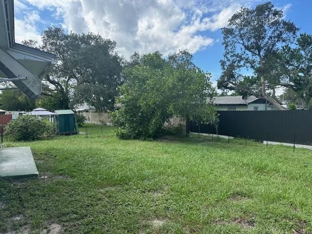 1095 Embassy Ave - Photo 2 of 7