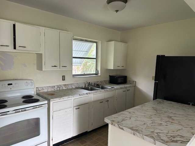 1095 Embassy Ave - Photo 4 of 7