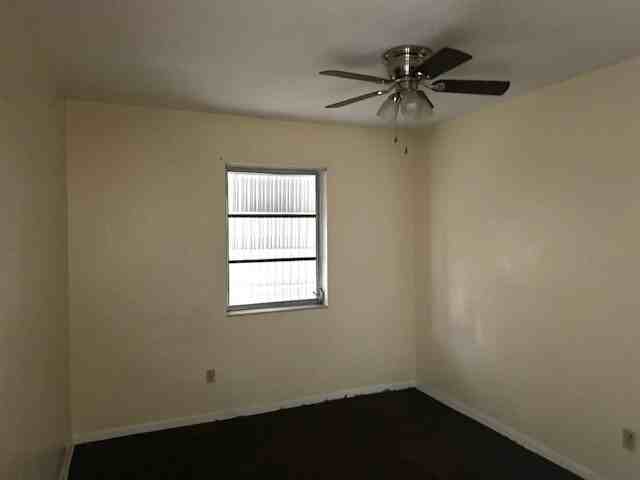 1095 Embassy Ave - Photo 7 of 7