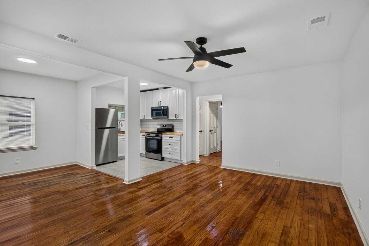 1230 E 55th St - Photo 5 of 23