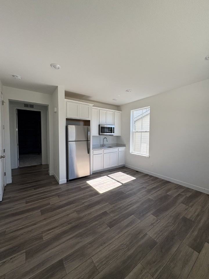 5258 Inland Ave - Photo 4 of 35