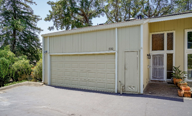 532 Ridgeview Ct - Photo 2 of 24
