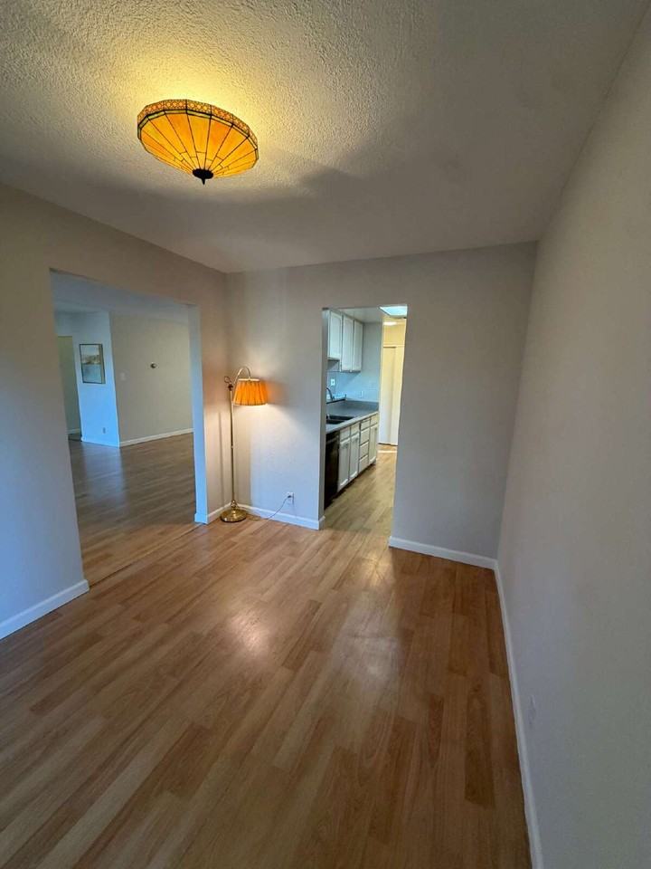 532 Ridgeview Ct - Photo 5 of 24