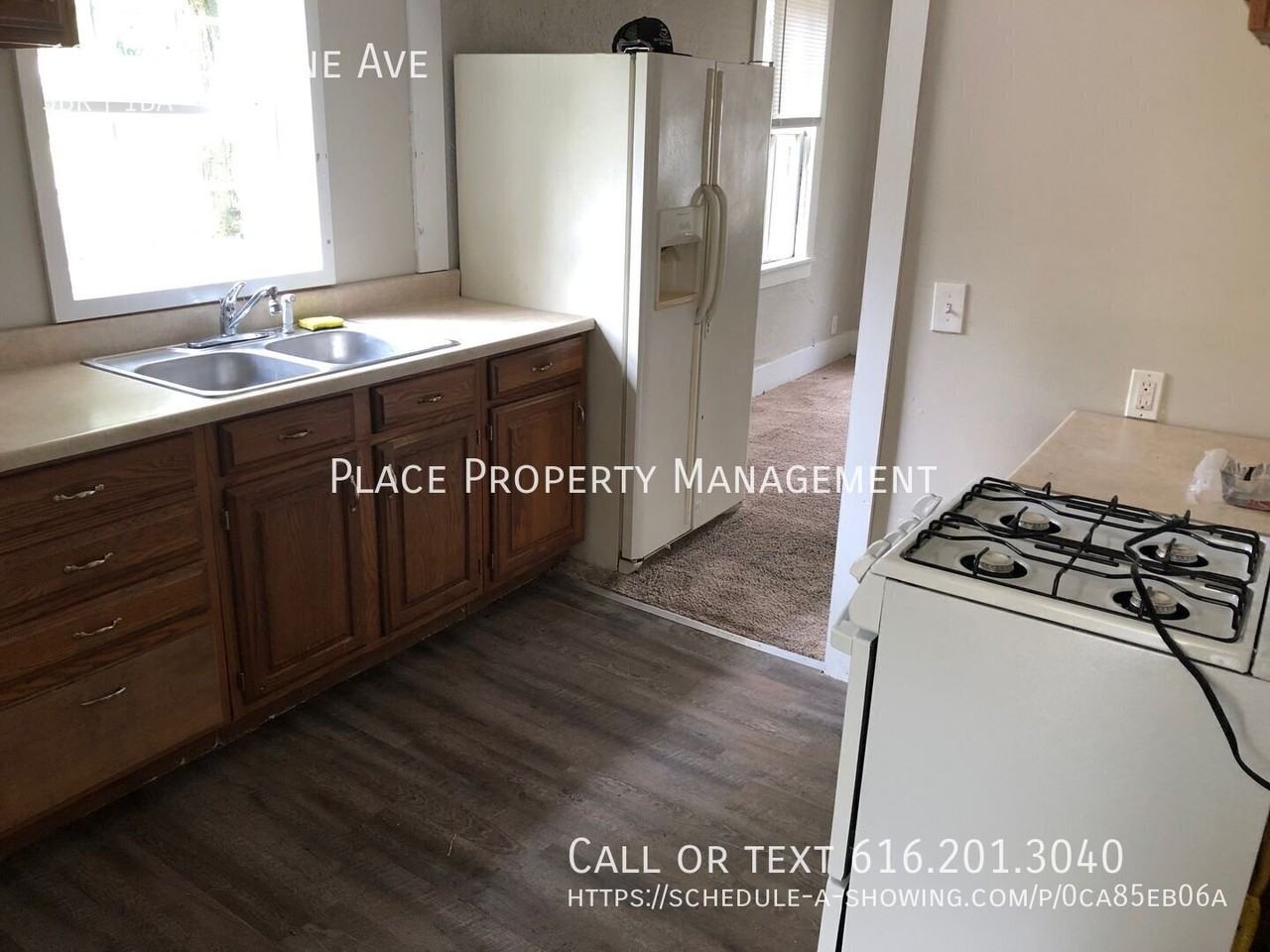 693 Catherine Ave - Photo 2 of 13