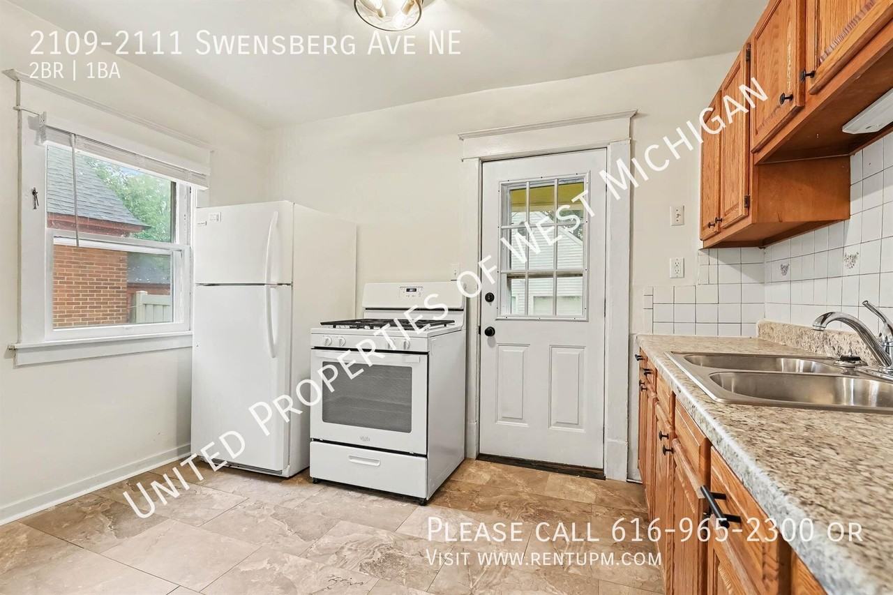 2109 Swensberg Ave Ne - Photo 6 of 17