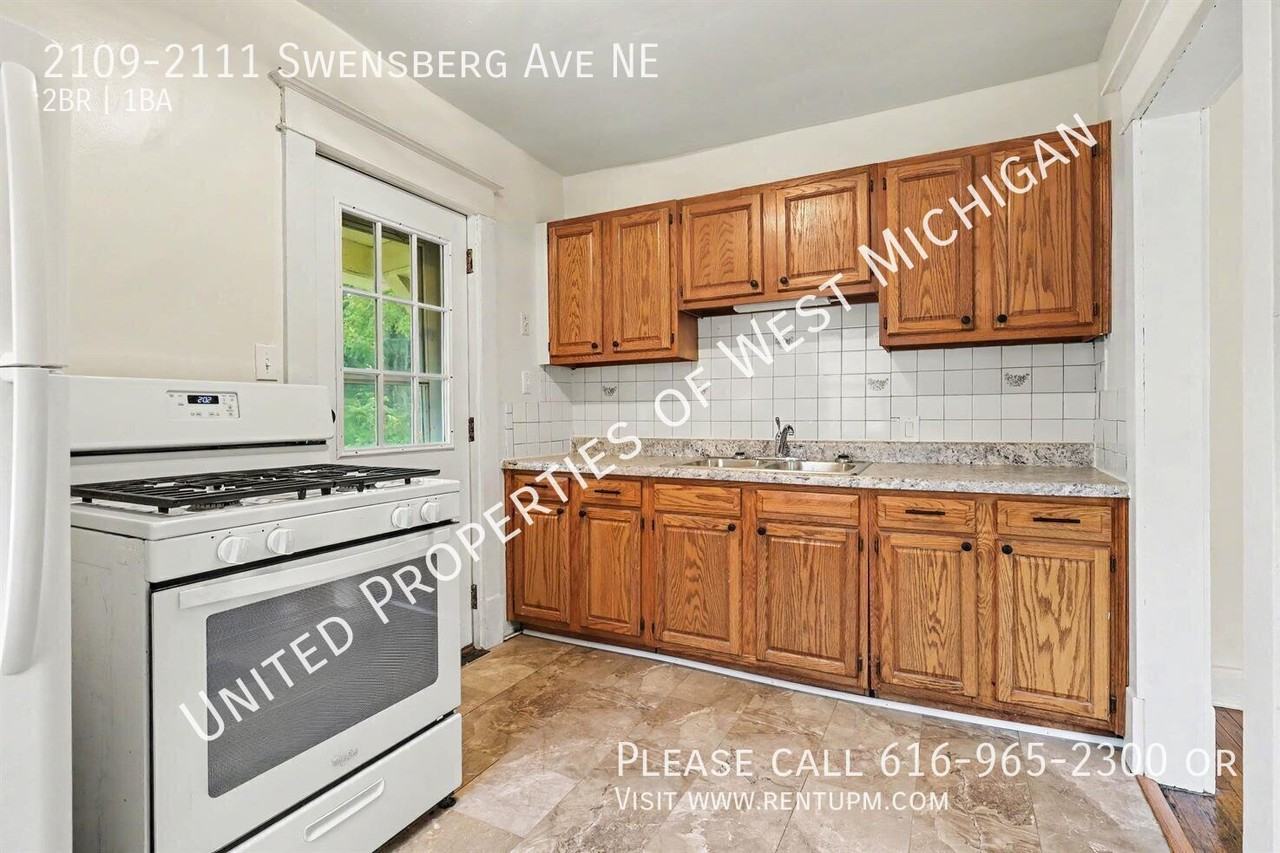 2109 Swensberg Ave Ne - Photo 7 of 17