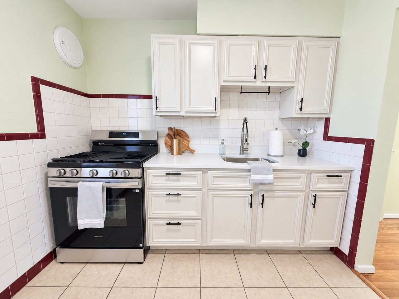 7176 Jamieson Ave #2E - Photo 3 of 12