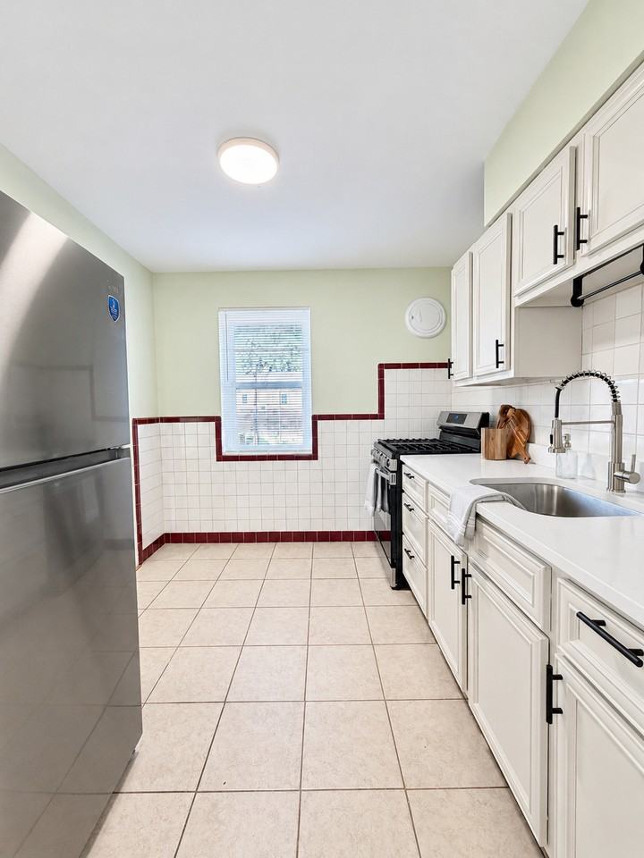 7176 Jamieson Ave #2E - Photo 4 of 12