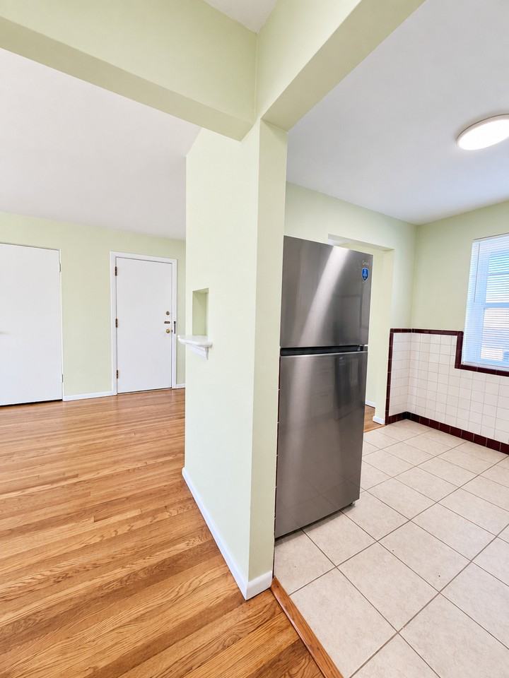 7176 Jamieson Ave #2E - Photo 6 of 12