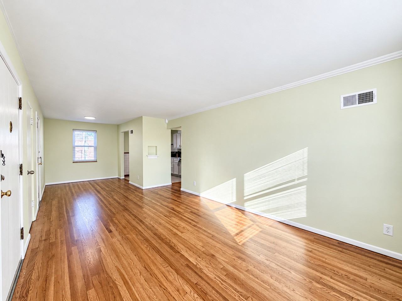 7176 Jamieson Ave #2E - Photo 7 of 12