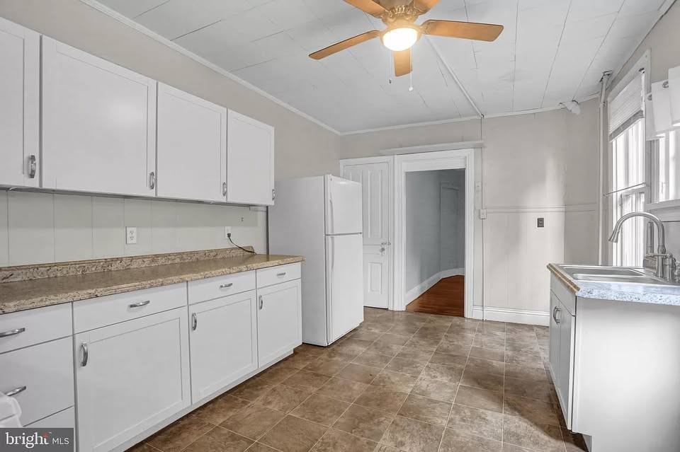 1012 S Pine St #GL - Photo 3 of 16