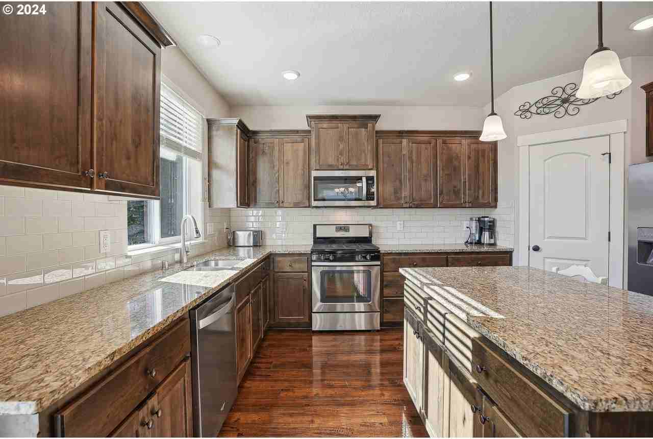 3520 Ne Spruce Dr #NA - Photo 7 of 27