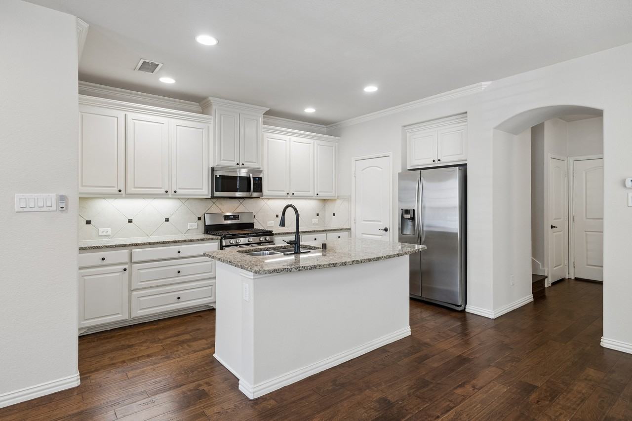 631 Matthew Pl #631 - Photo 4 of 10