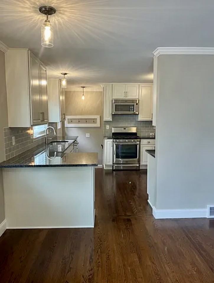 670 Humphrey Ave #NA - Photo 6 of 32