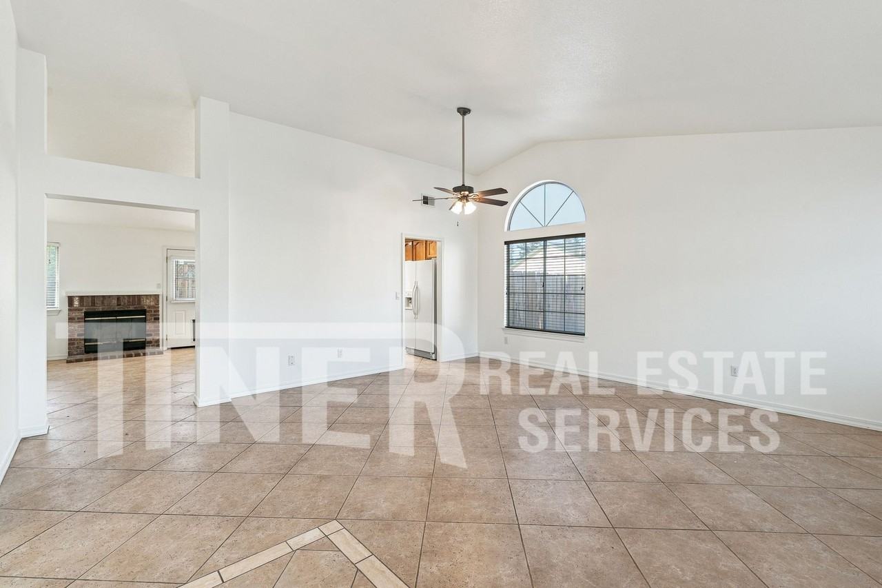5200 Moonlight Way - Photo 3 of 29