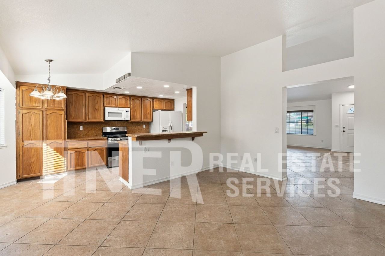 5200 Moonlight Way - Photo 4 of 29