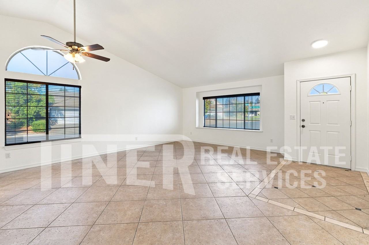 5200 Moonlight Way - Photo 7 of 29