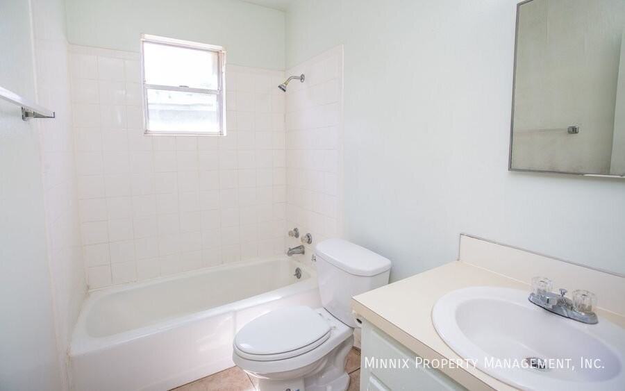 4624 52nd St #A - Photo 6 of 21