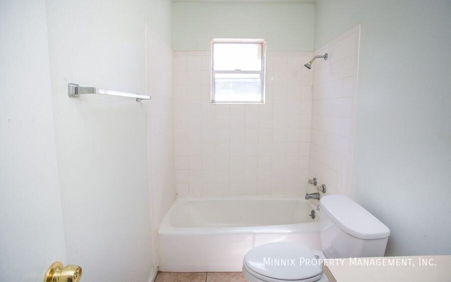 4624 52nd St #A - Photo 7 of 21