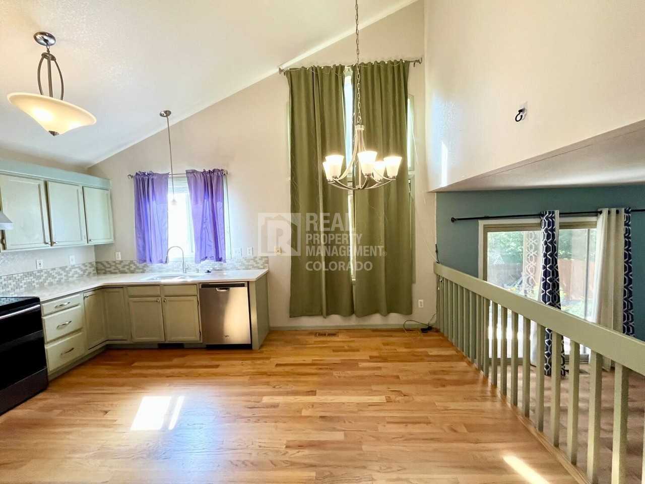 2217 24th Ave - Photo 5 of 28