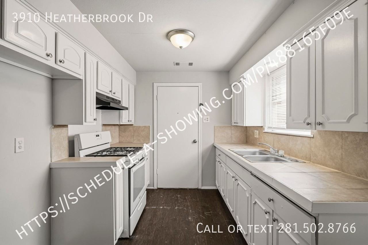 3910 Heatherbrook Dr - Photo 4 of 12