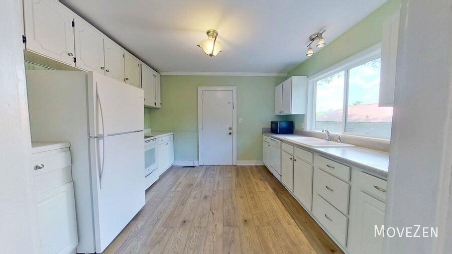 2256 W Lake Shore Dr #1 - Photo 2 of 30