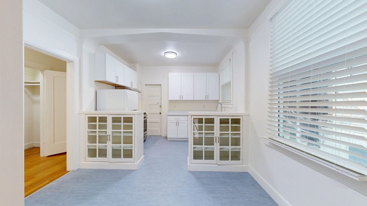 1556 Filbert St #4 - Photo 7 of 15