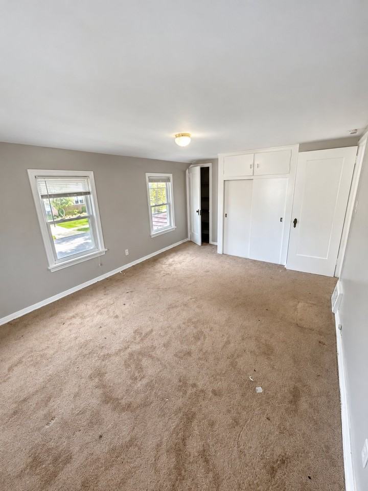 824 E 236th St - Photo 4 of 13