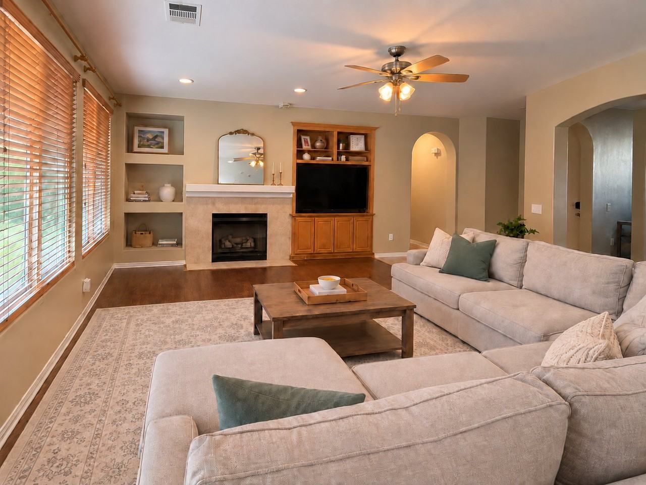 1027 Lyra Way - Photo 4 of 24