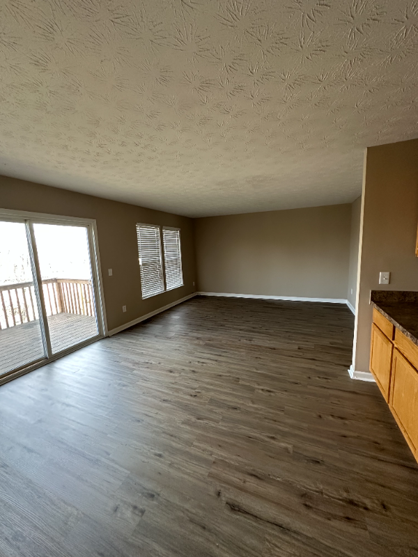 1808 Rosecrans Cir - Photo 4 of 8