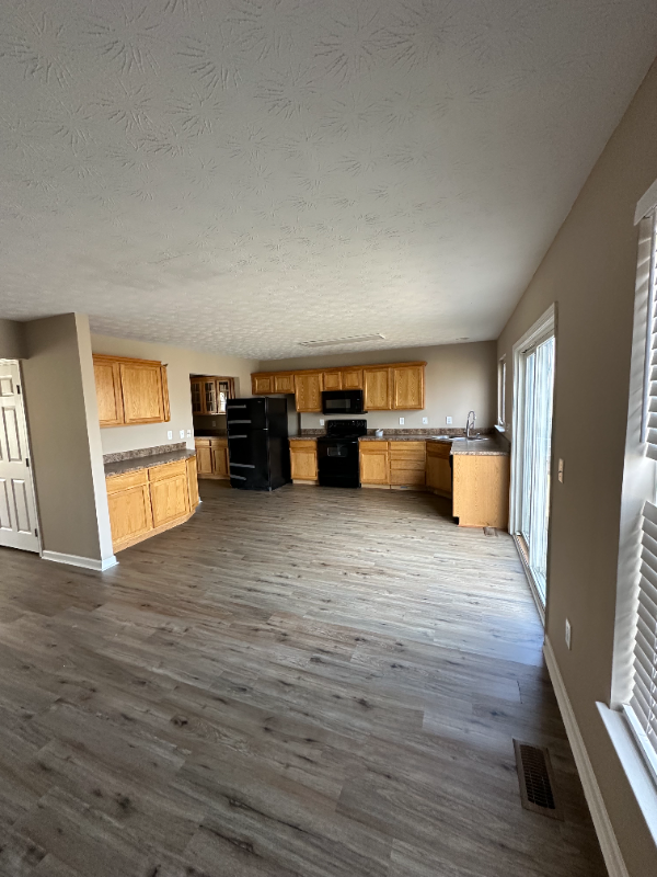 1808 Rosecrans Cir - Photo 5 of 8