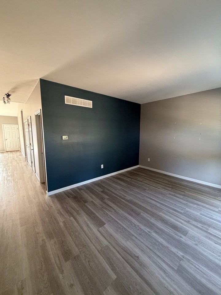 1409 Colonial Dr - Photo 2 of 11
