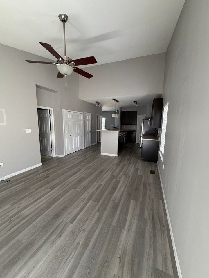1409 Colonial Dr - Photo 4 of 11