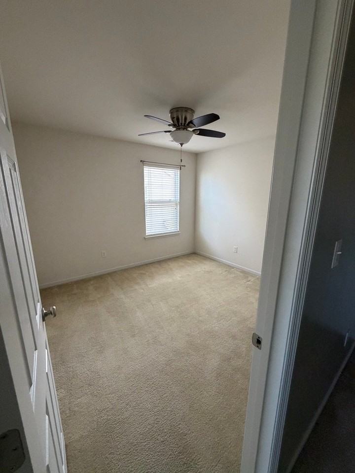 1409 Colonial Dr - Photo 7 of 11
