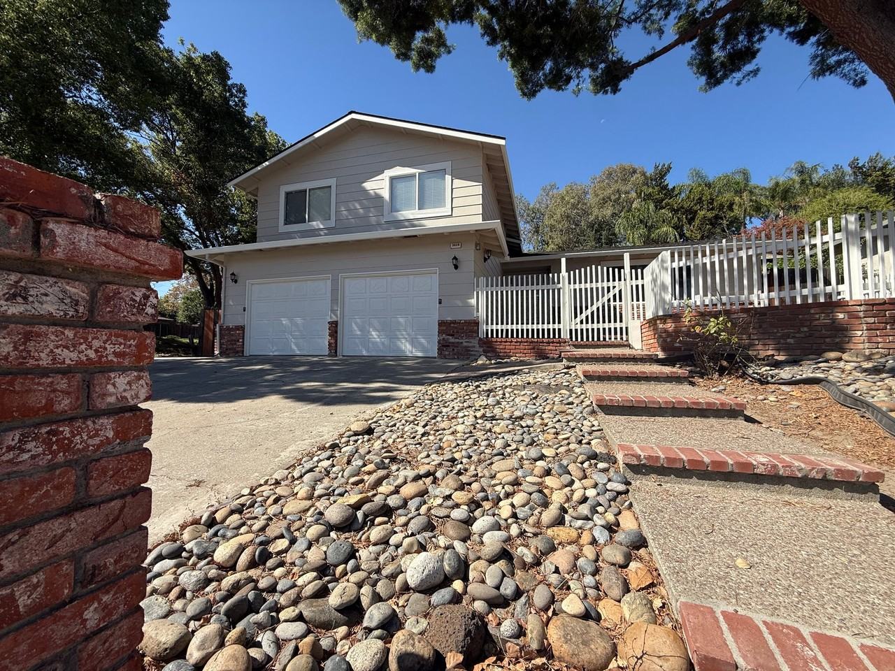3028 Elmo Rd - Photo 2 of 20