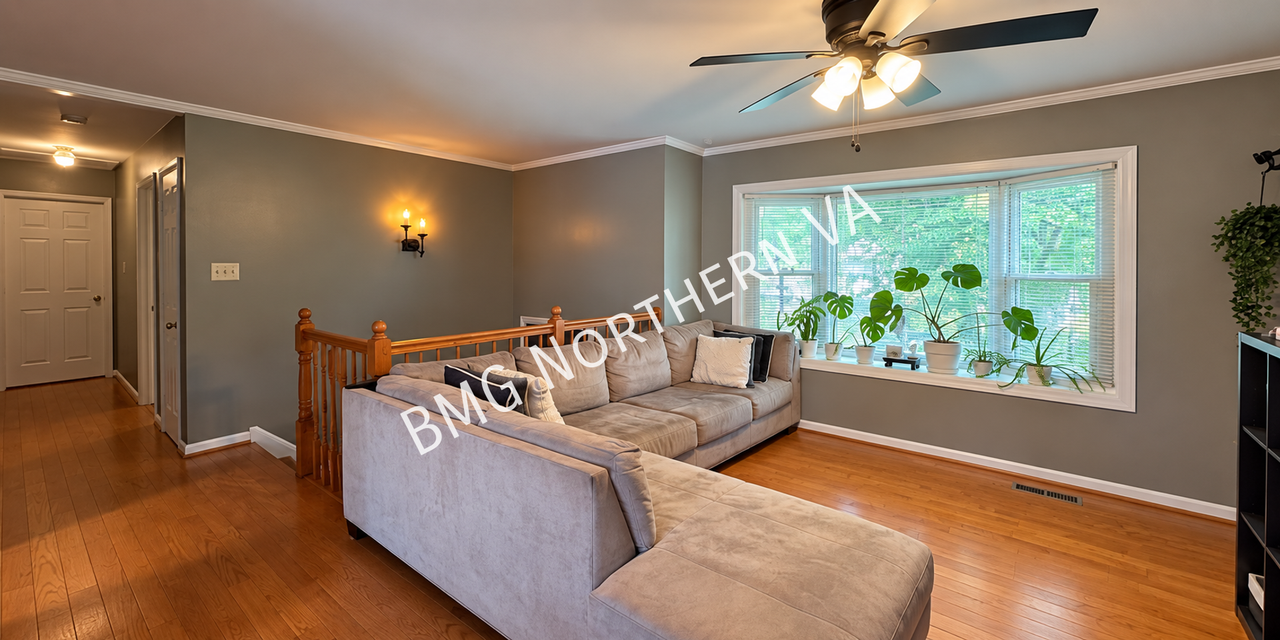 5365 Seneca Ct - Photo 3 of 45