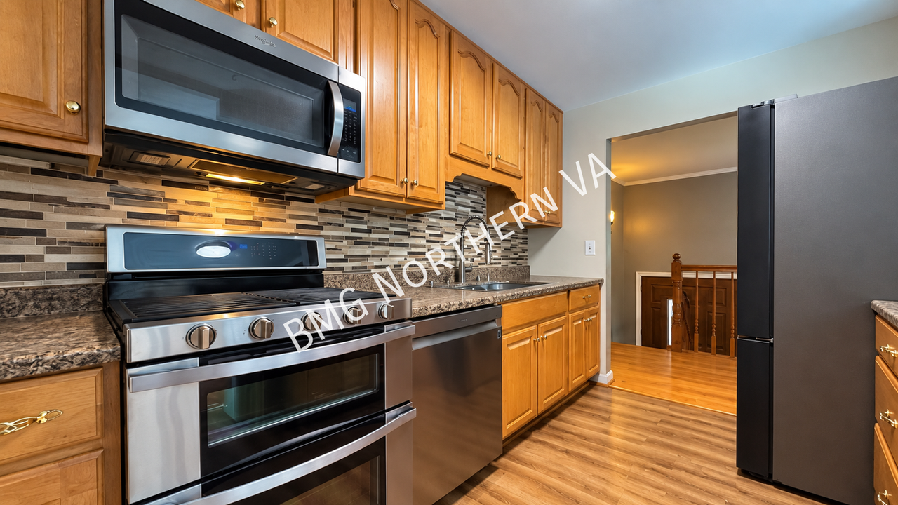 5365 Seneca Ct - Photo 5 of 45