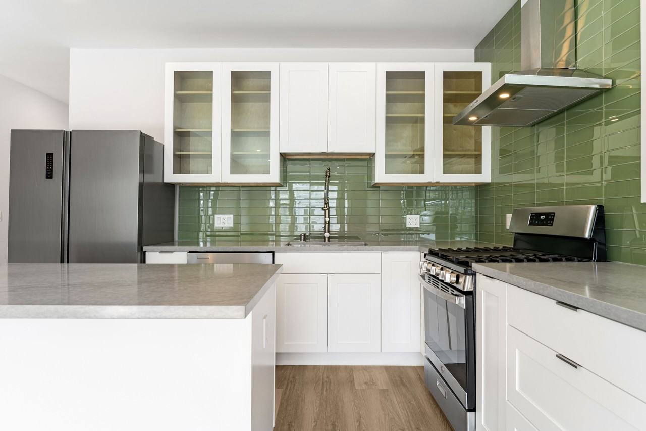 3014 Steiner St - Photo 4 of 32