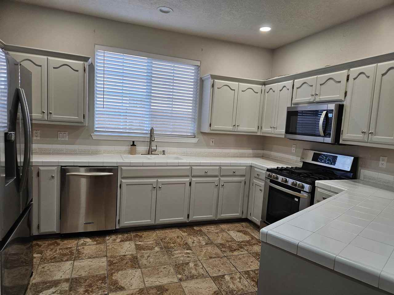 7324 Peregrine Rd Ne - Photo 6 of 19