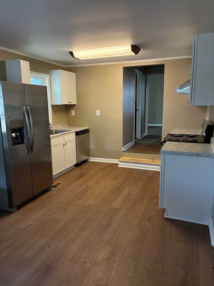 303 S Minor St - Photo 3 of 19