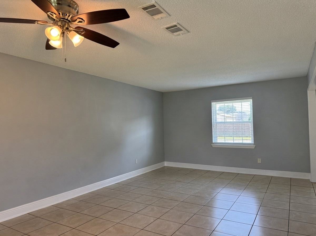1405 Ellerslie Ave - Photo 2 of 18