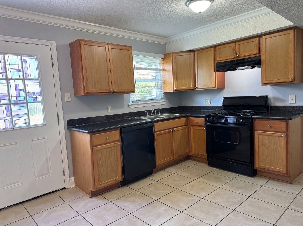 1405 Ellerslie Ave - Photo 6 of 18