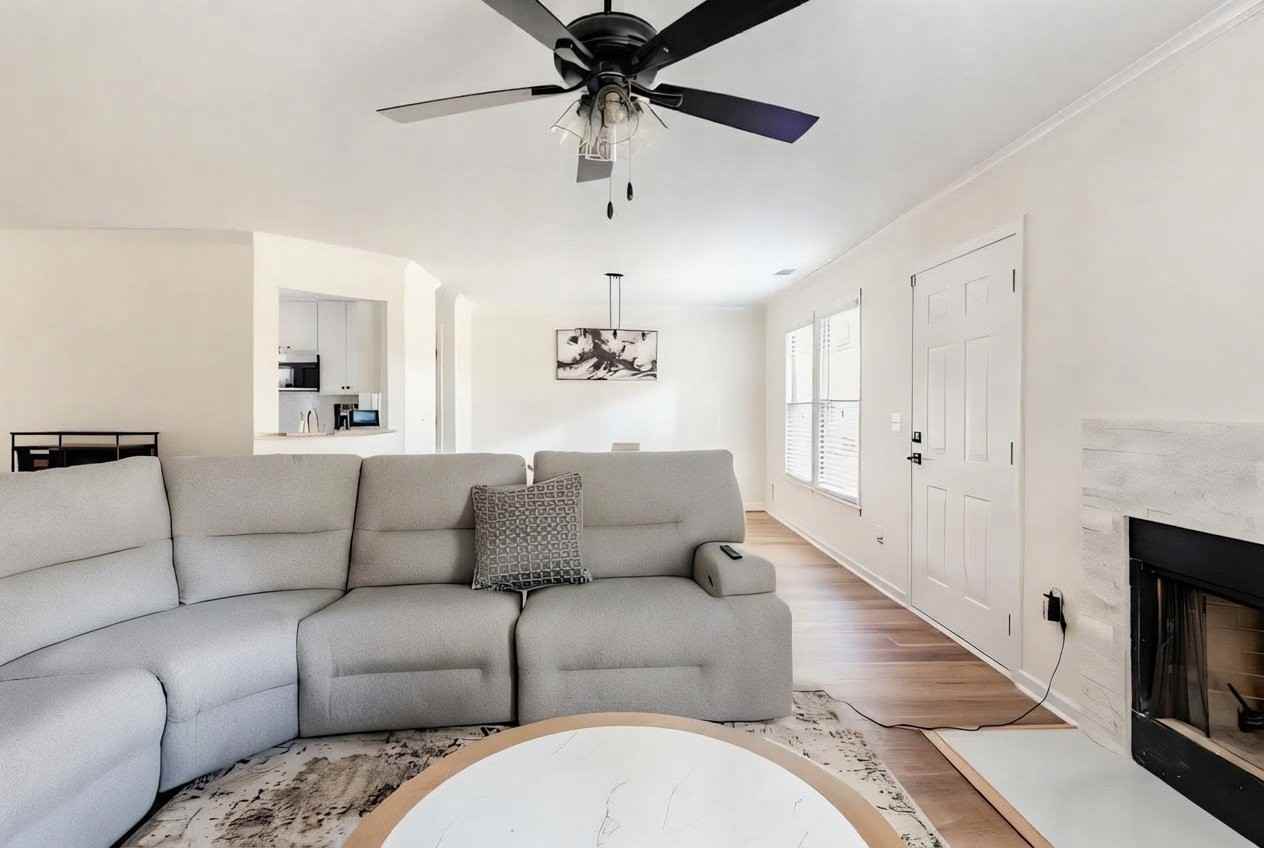 948 Byron Dr Sw - Photo 4 of 20