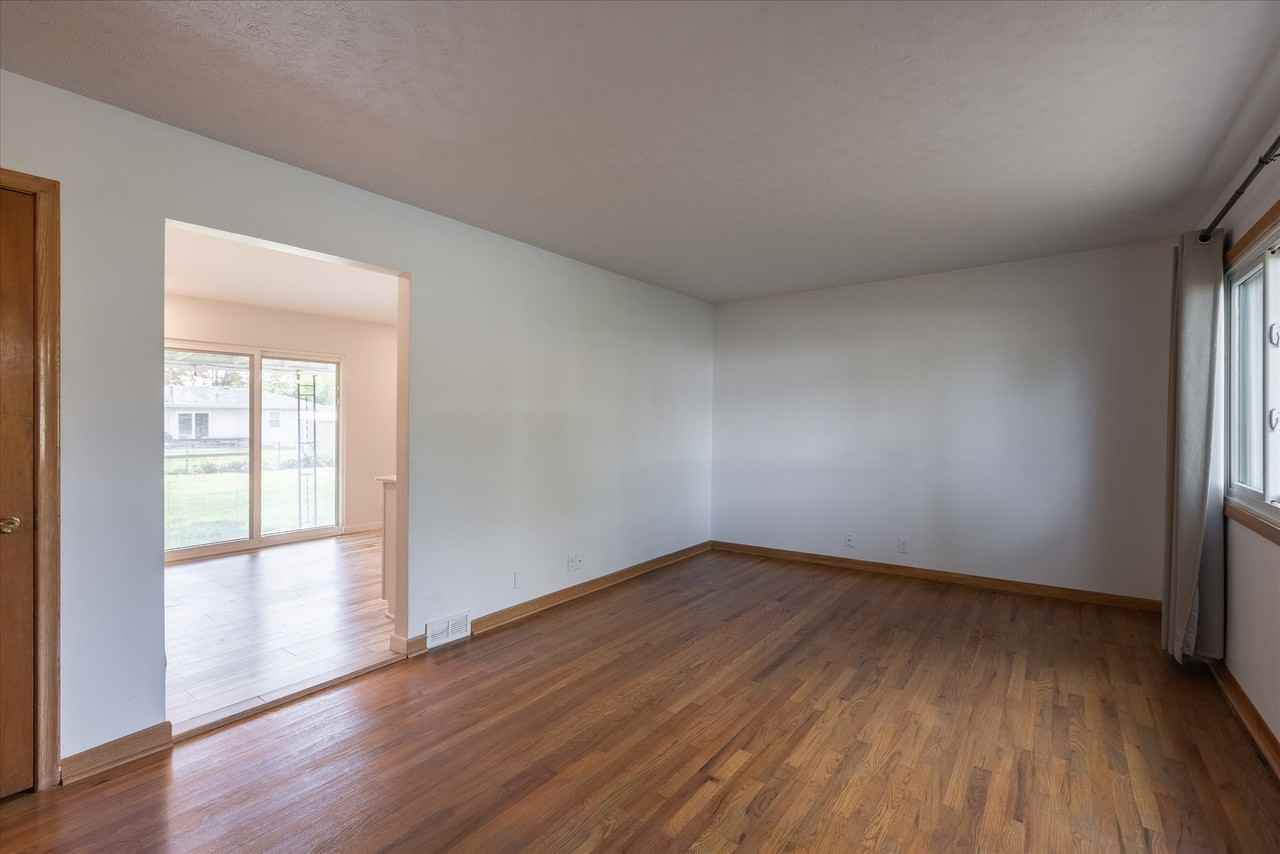 213 Highland Dr - Photo 5 of 20